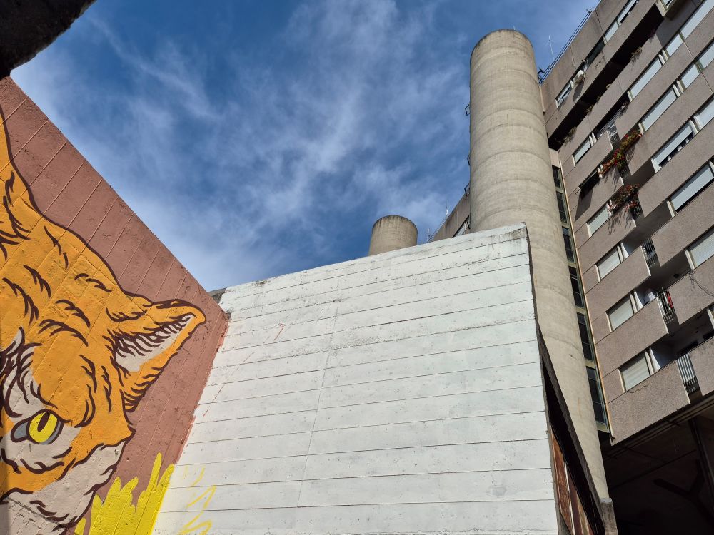 
Il complesso edilizio di Vigne Nuove: architettura monumentale e arte urbana