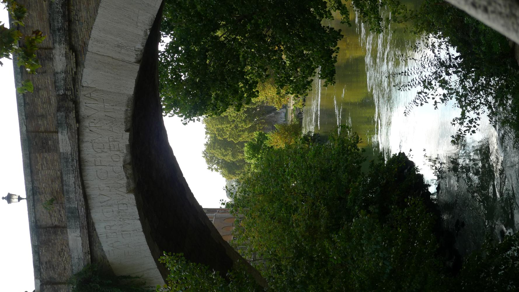 
Il respiro del Tevere negli spazi lineari e osmotici tra l’Aventino e Piazza Tevere