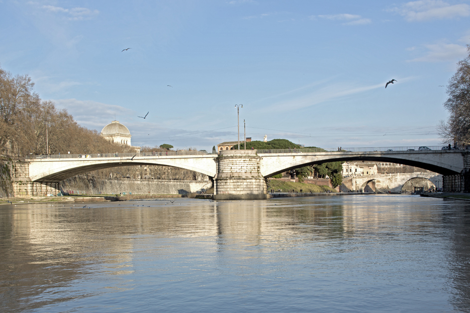 
Passare il Tevere intorno all'Isola: Ponte Palatino e Ponte Garibaldi 
