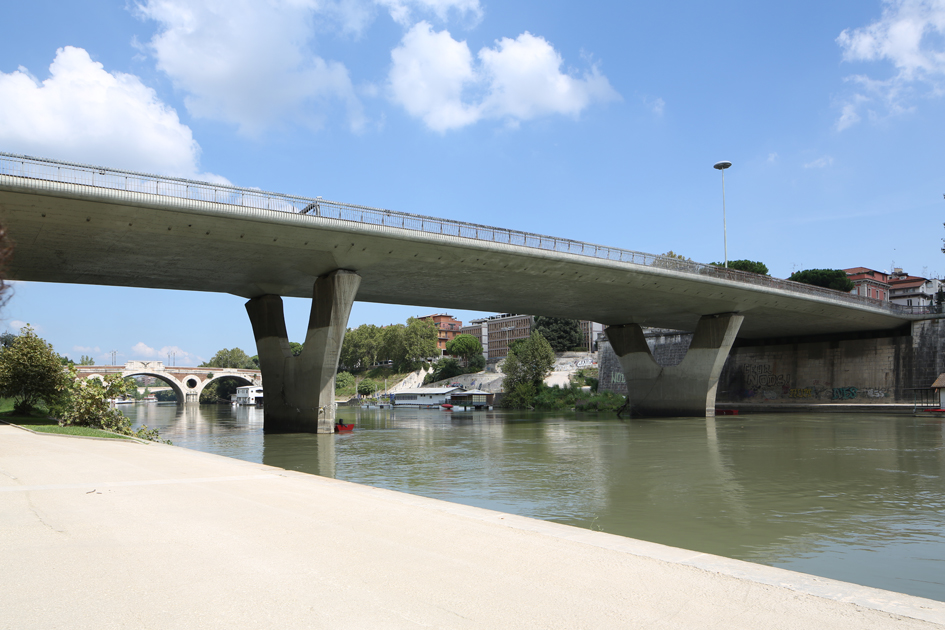 
La sfida alla gravità: dal Ponte del Risorgimento a Ponte Pietro Nenni