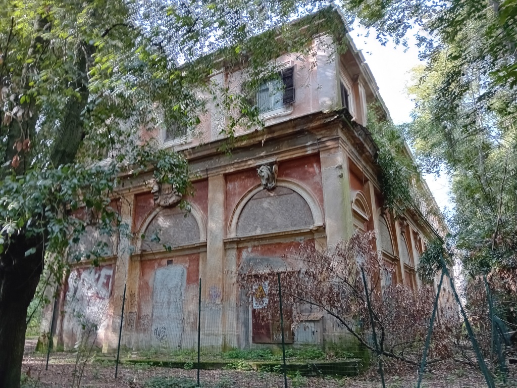 
Villa Ada Savoia, oltre il solito sentiero