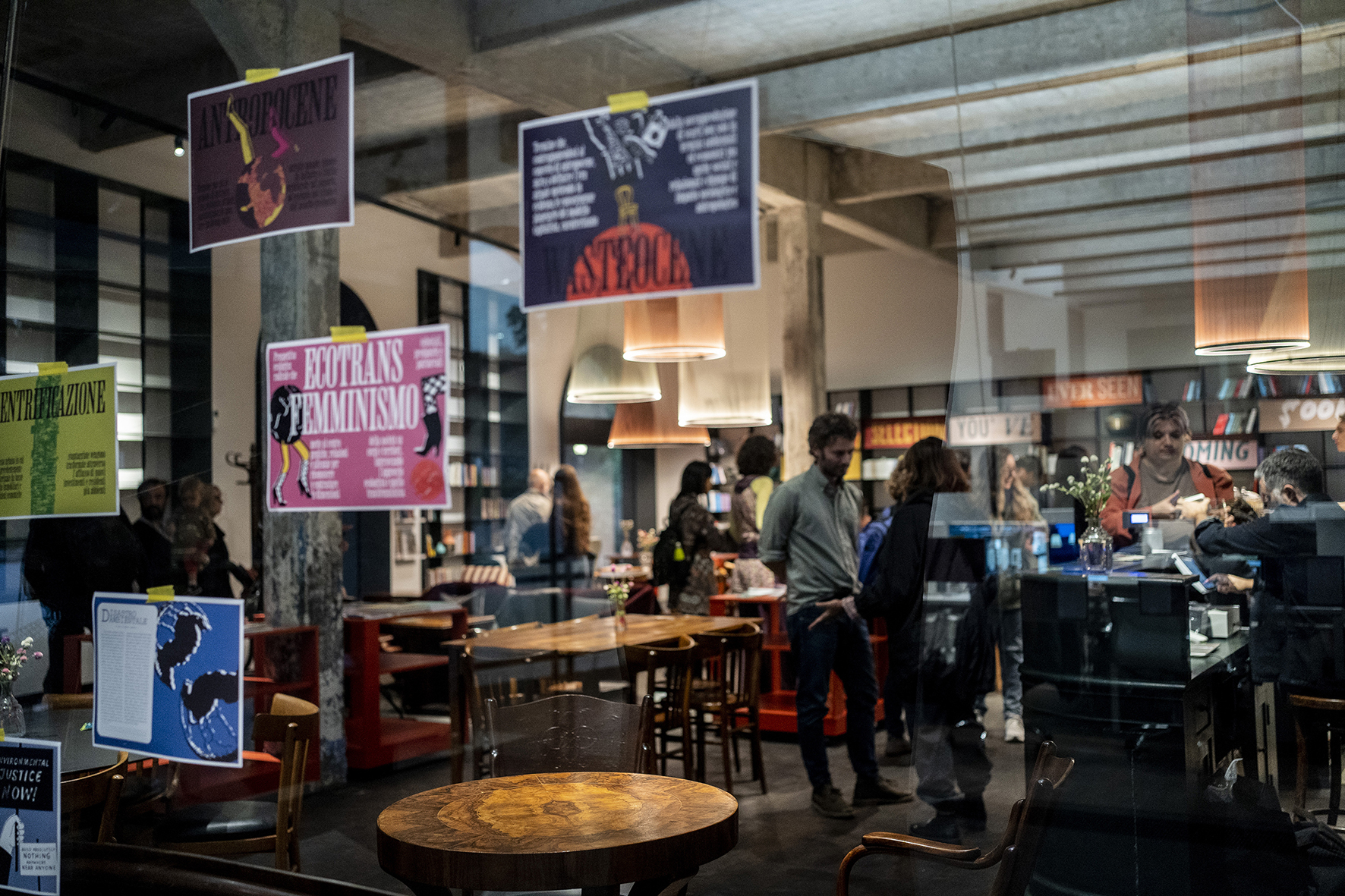 
Shell Libreria Bistrot 