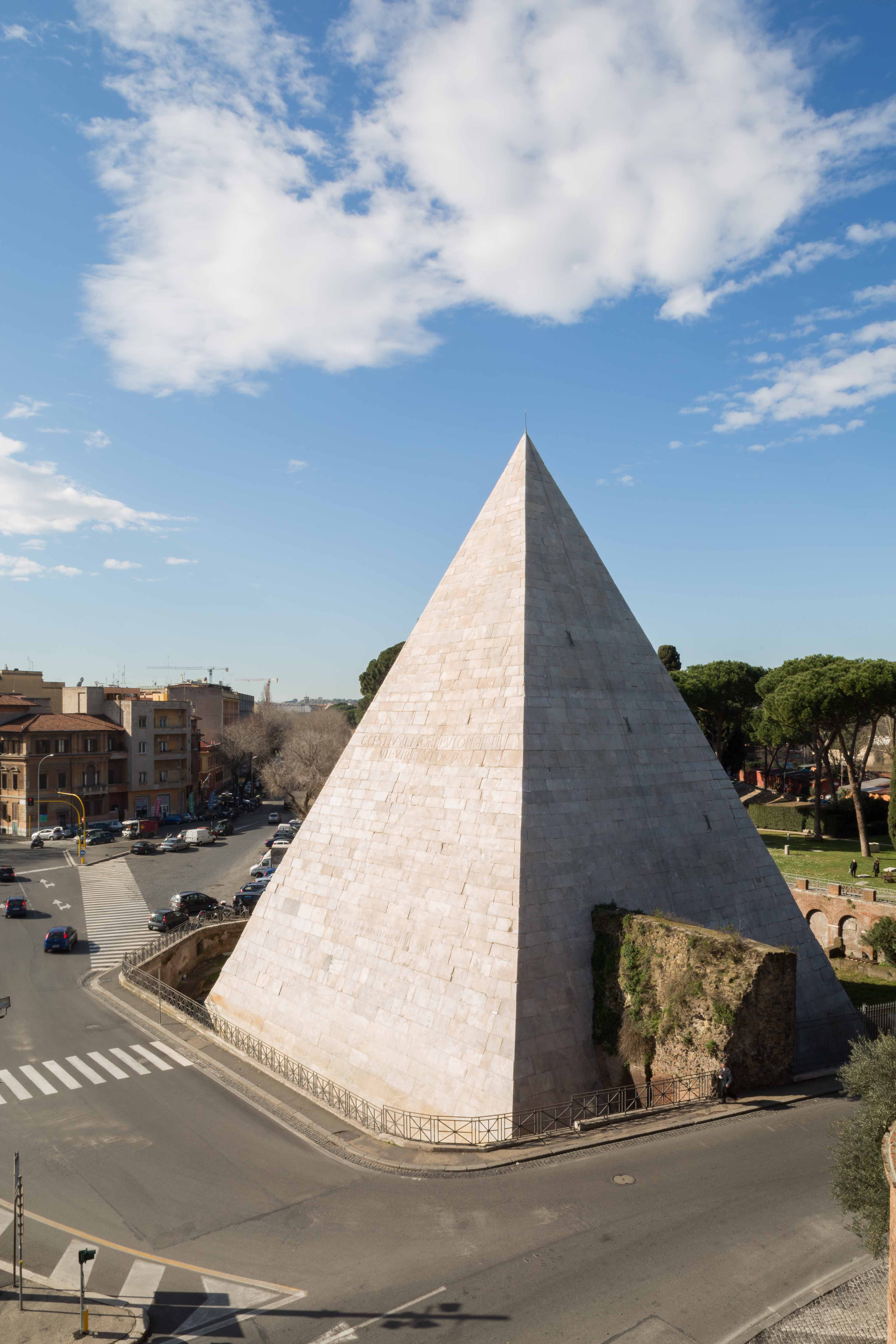 
PIRAMIDE CESTIA