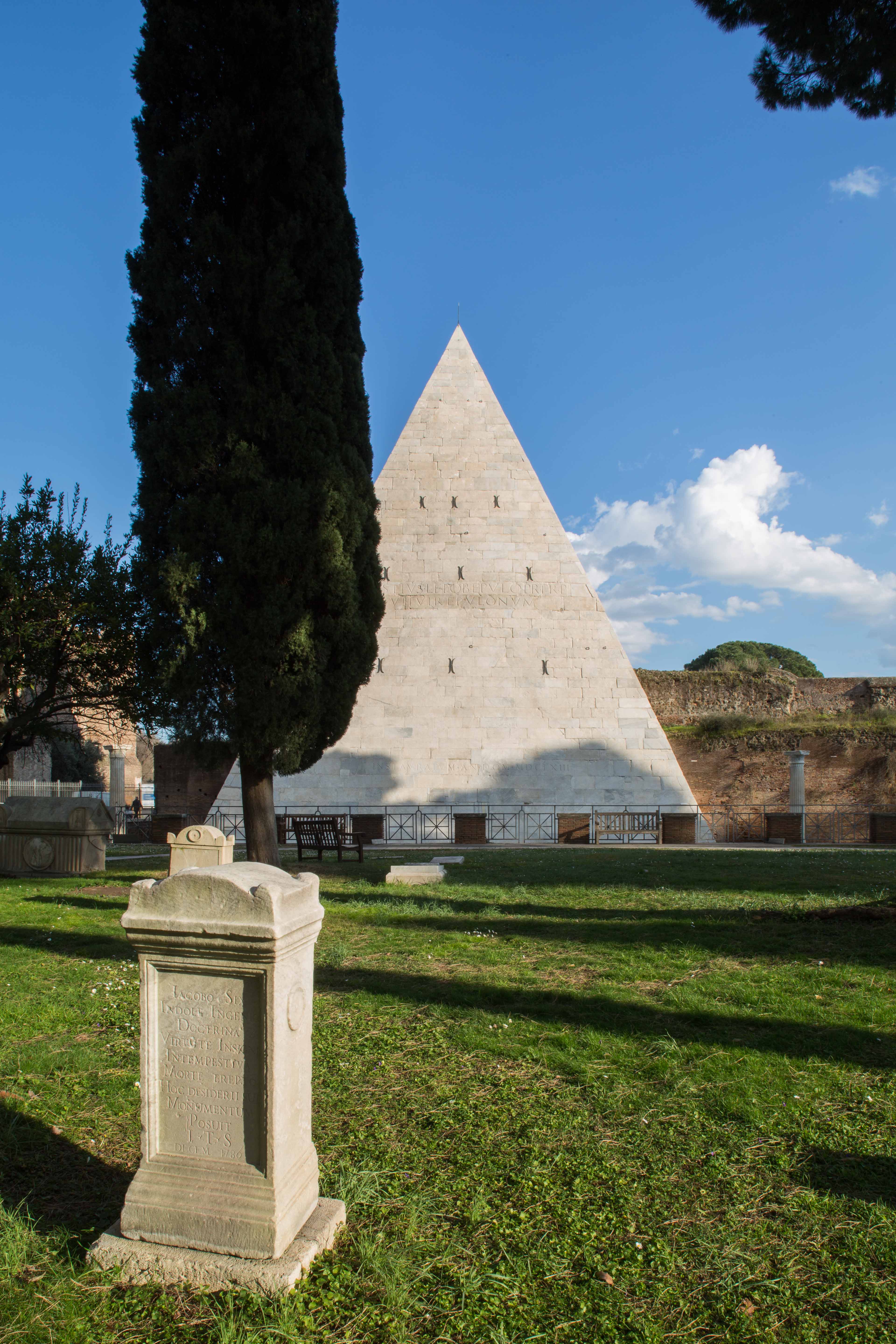 
PIRAMIDE CESTIA
