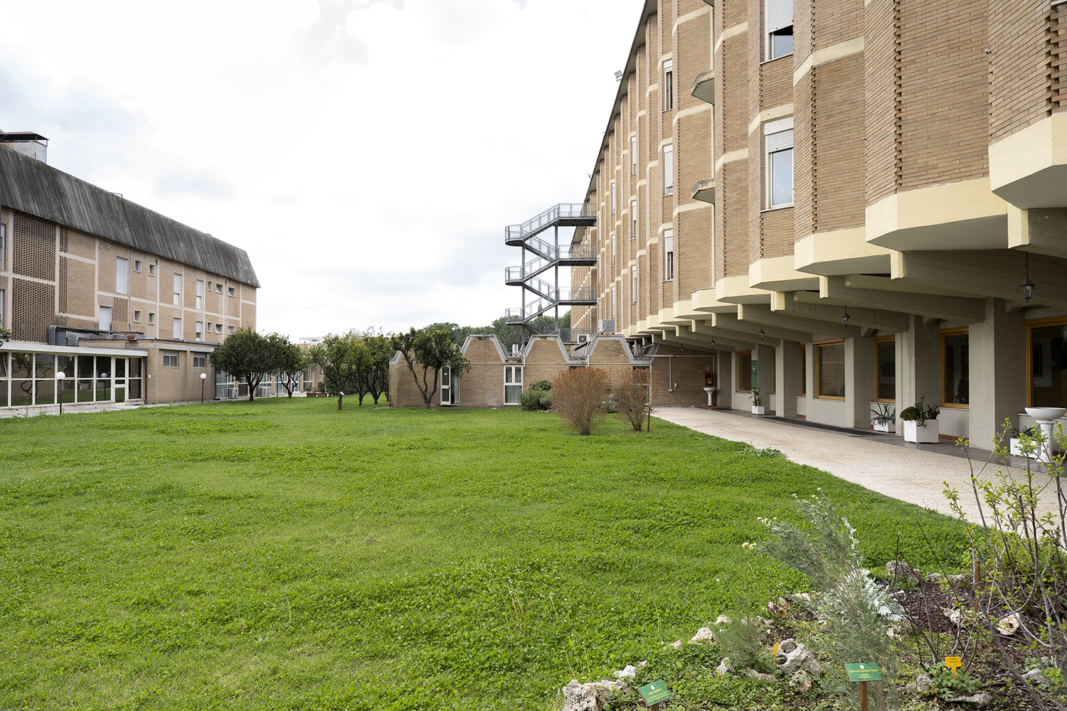 
SCUOLA UFFICIALI CARABINIERI GIÀ SEDE DEL PONTIFICIO COLLEGIO PIO LATINO AMERICANO