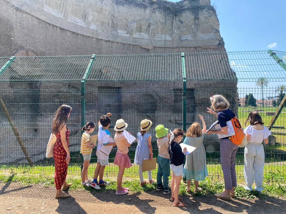 
Shape Hunt - passeggiata archeologica per bambini a Colle Oppio - in inglese