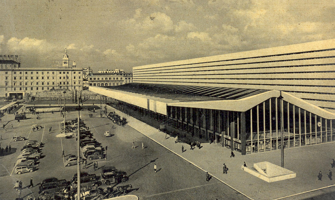 
Mura, dinosauri e grandi vuoti