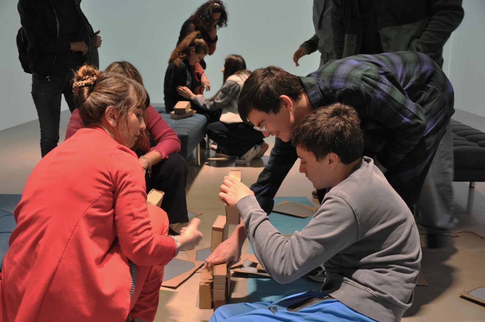 
Fiumi, strade, torri e parchi: esploro la storia e la forma della città di Roma