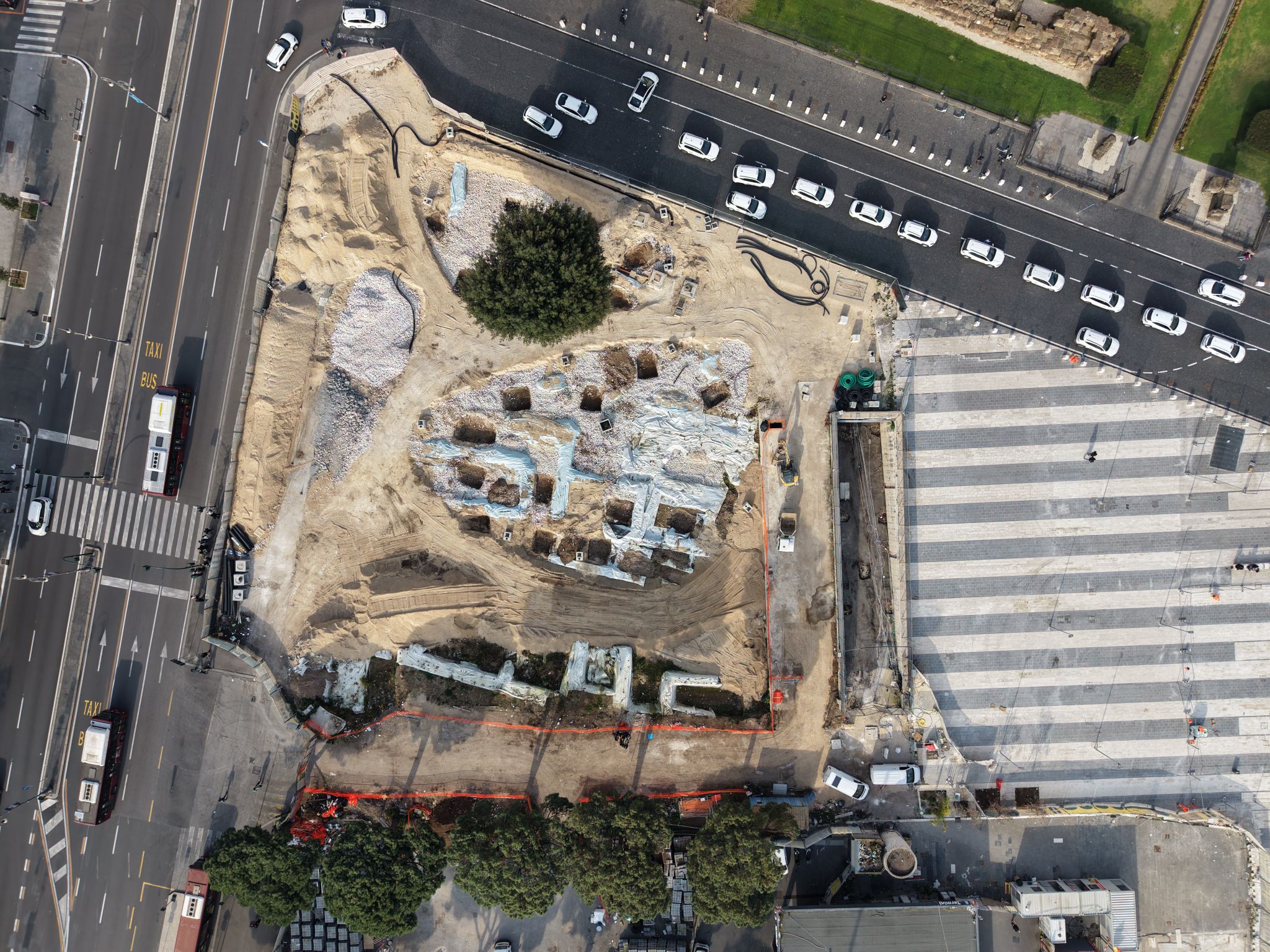 
Riqualificazione urbana di piazza dei Cinquecento e delle aree adiacenti