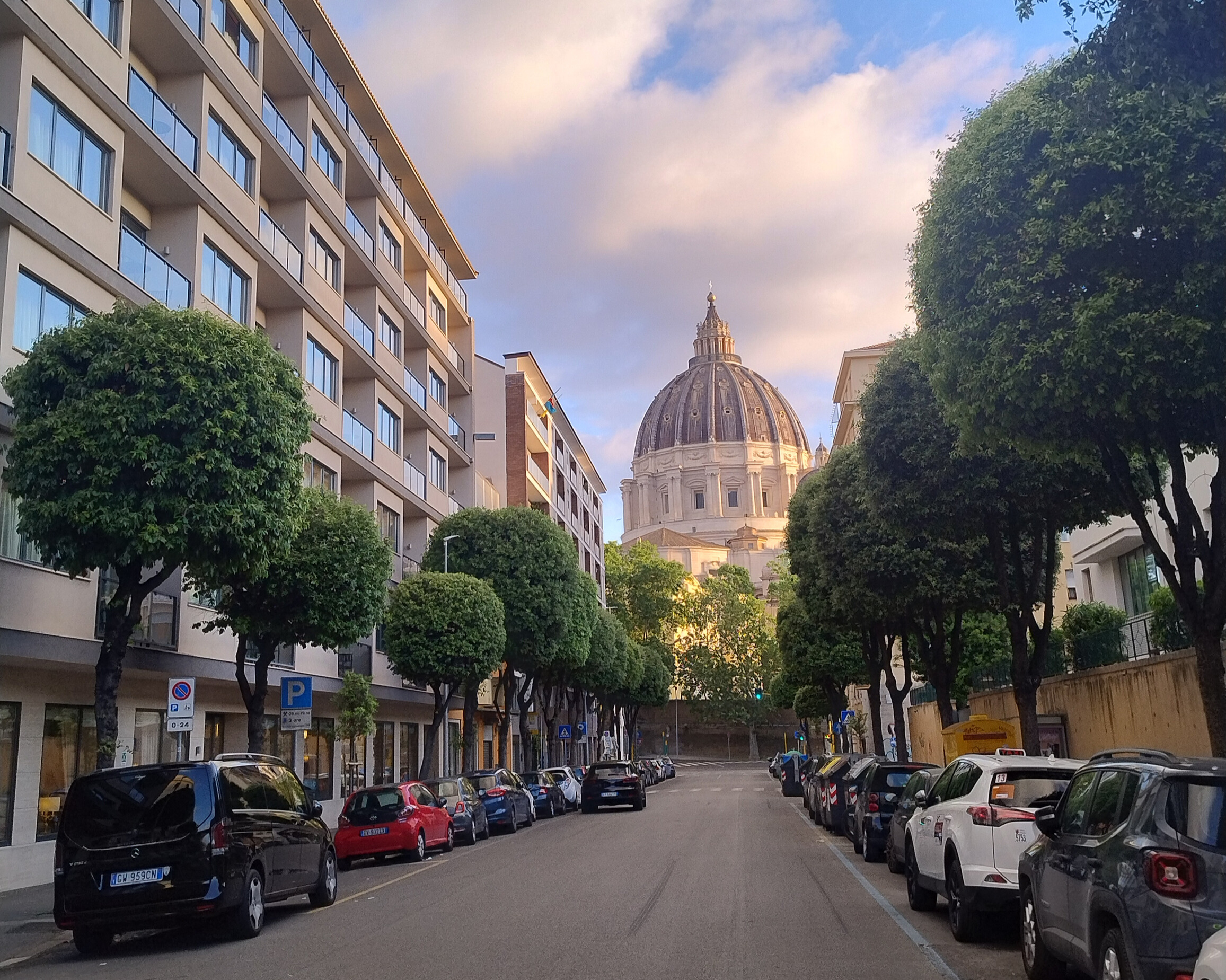 
Da Porta Cavalleggeri alla modernità romana: architettura, memoria e cinema vicino San Pietro