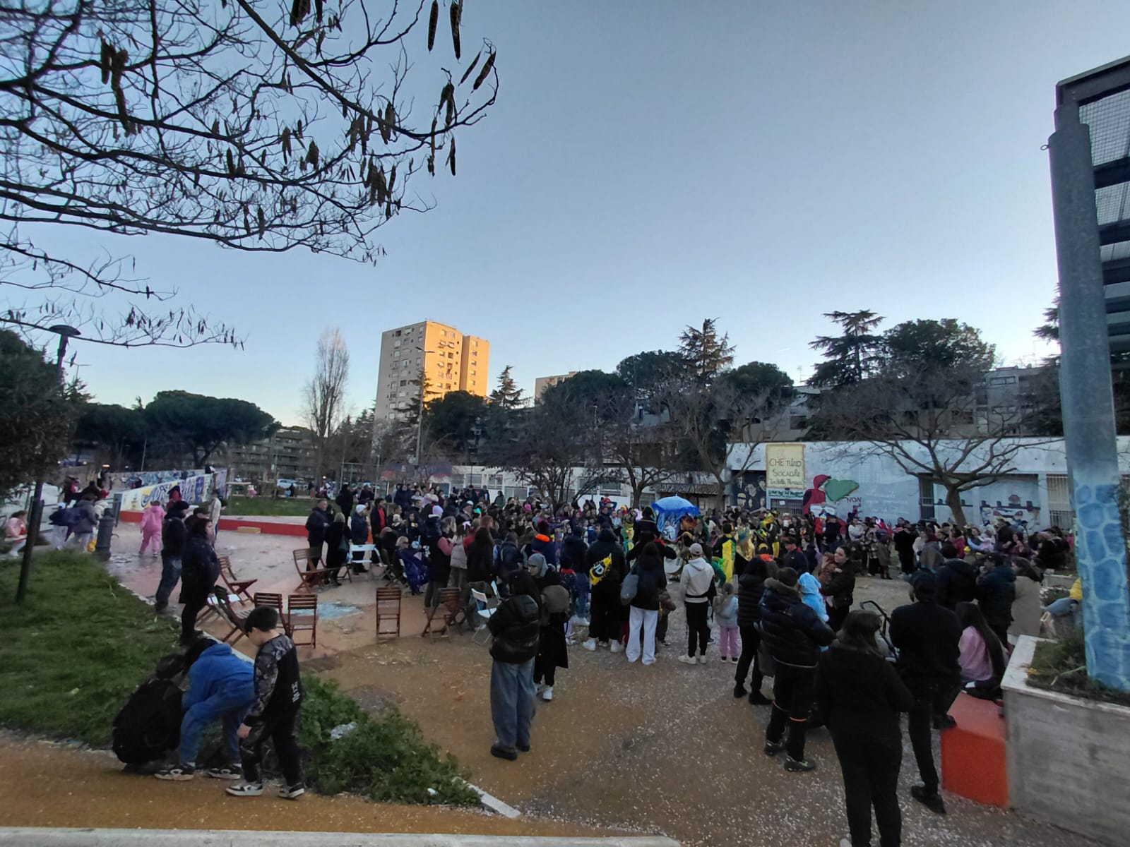 
Dibattito: Abitare i luoghi in periferia, edilizia popolare e quel che resta del verde pubblico