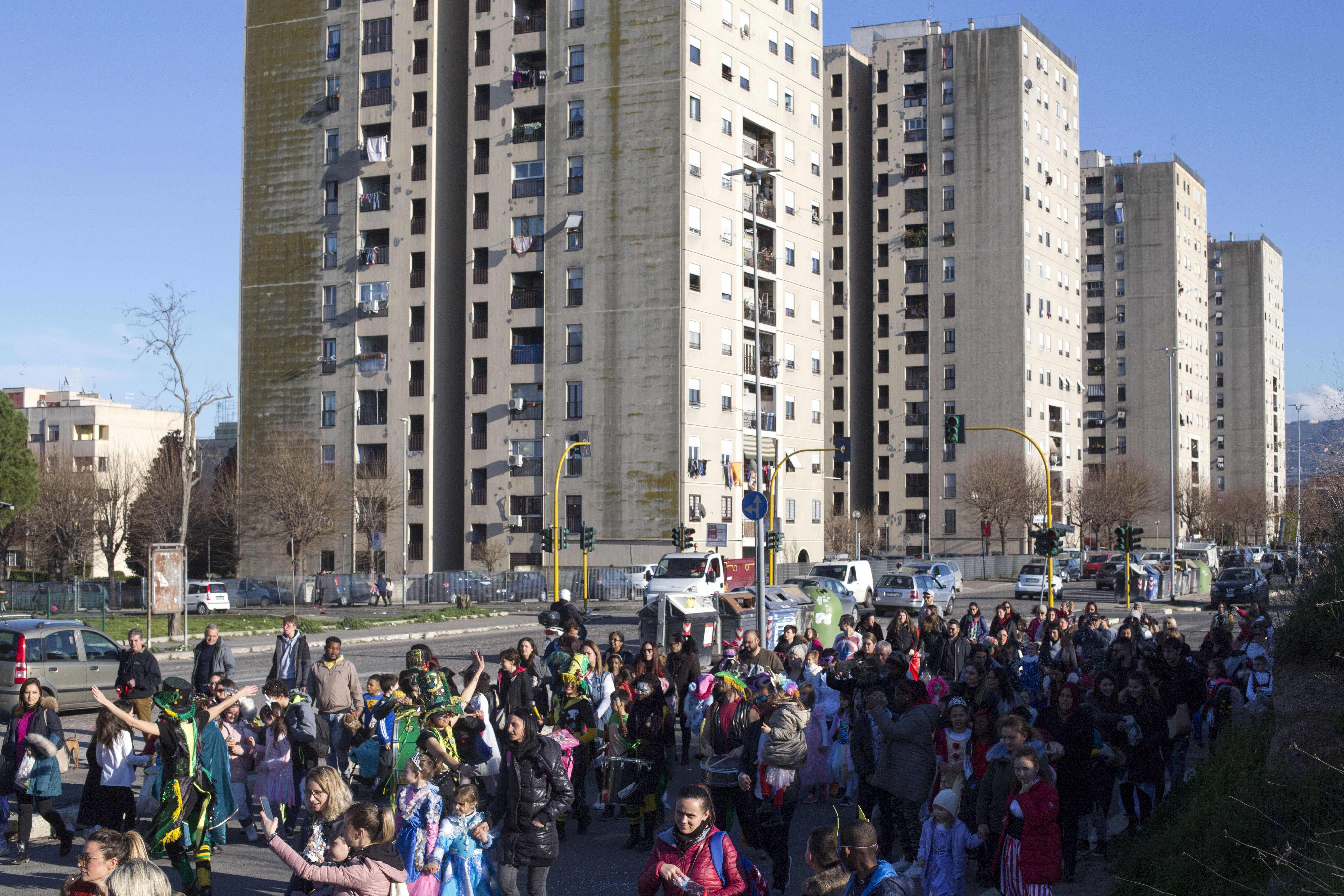 
Dibattito: Abitare i luoghi in periferia, edilizia popolare e quel che resta del verde pubblico